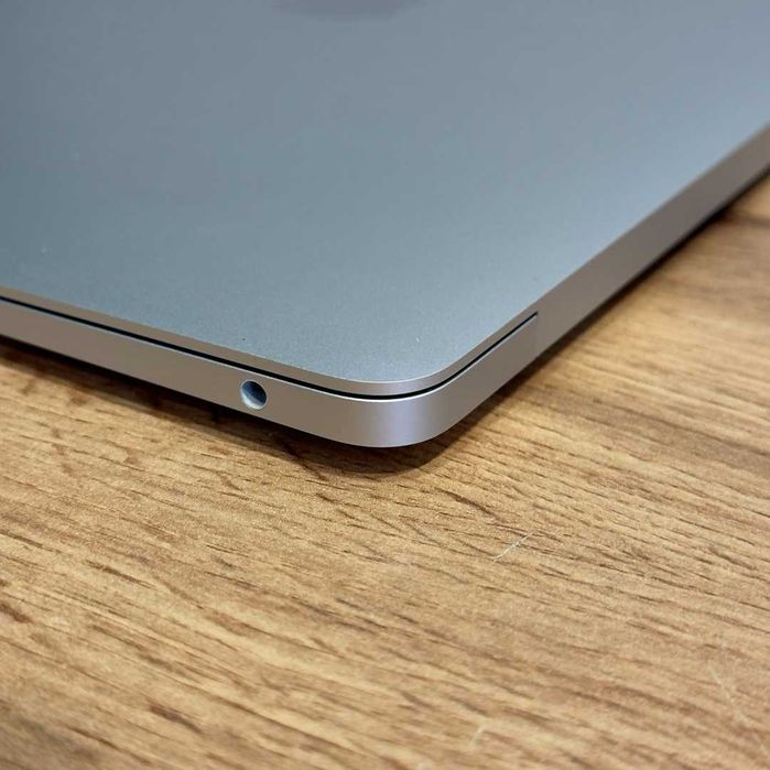 MacBook Air 13 2019 i5 SSD 128GB RAM 8GB Silver - GARANTIE 12 LUNI | TrueGSM