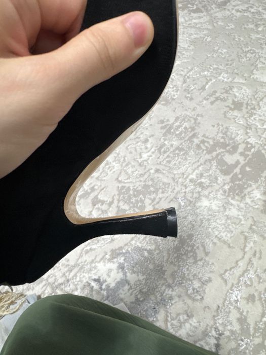 Продам каблук черный 35размер новый!