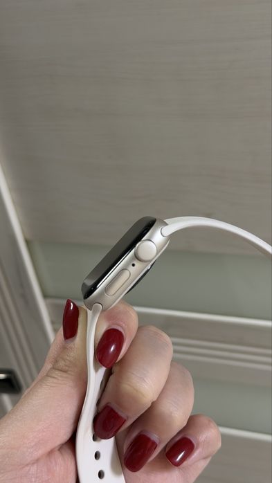 Продам Apple watch SE