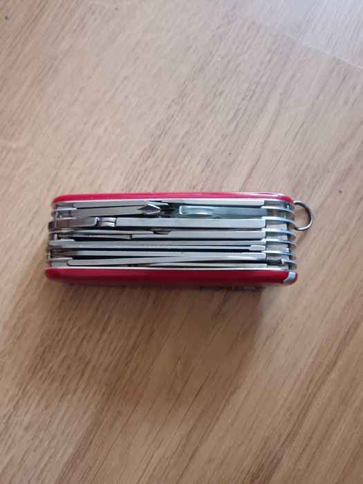 Briceag Victorinox SwissChamp Original (33 funcții) - Stare impecabilă / Ca Nou
