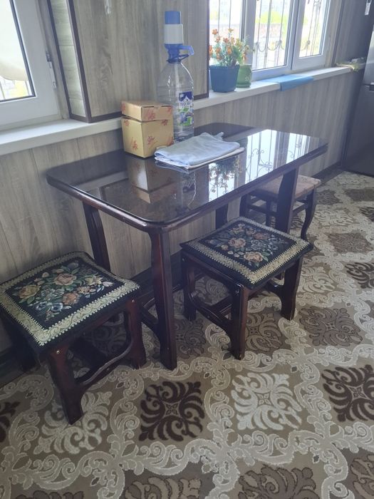 Стол со стульями...отдам недорого в идеальном состоянии