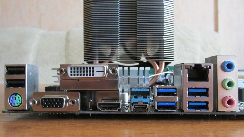 Дъно с Ryzen 5 Pro 4650G