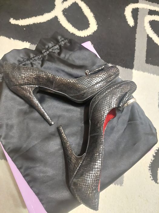 Pantofi de dama din piele de șarpe /  Mihai Albu