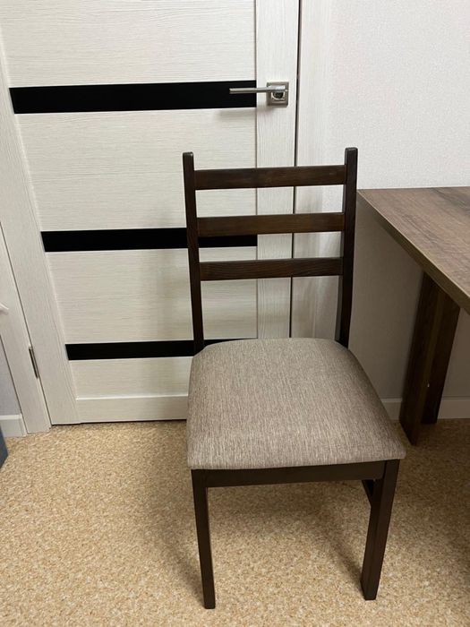 Стол со стульями