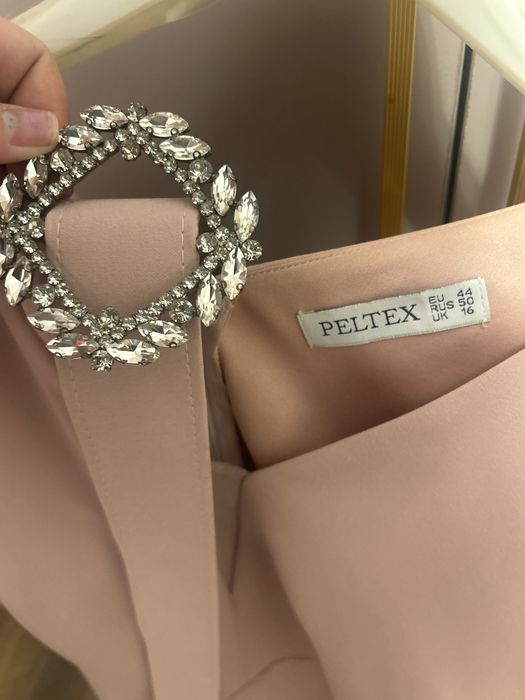 нежно розовое платье/50 размер