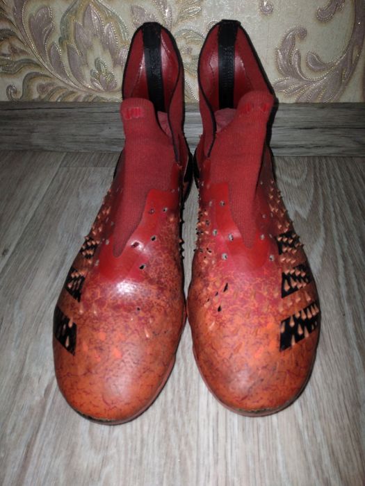 Футбольные бутсы. Adidas predator demonskin
