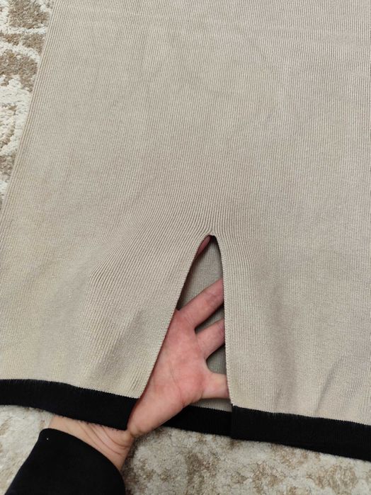 Costum cu fusta midi