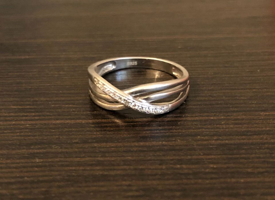 Продам серебряное кольцо 17,5 размера