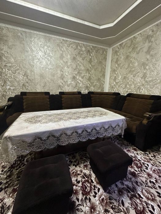 UGALOK Mebel yaxshi holatda KOMPLEKT STOLI BILAN qirilgan joylari  yuq