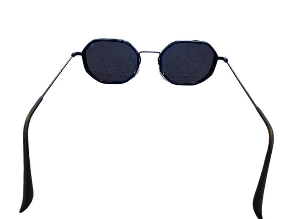 Очила с кутия, платнено джобче + микрофибърна кърпичка.