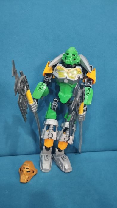 Продам BIONICLE (неоригинал) плюс разные детали