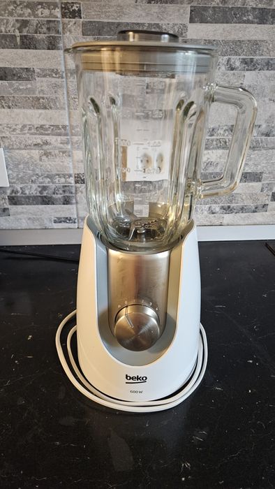 Blender Beko 600W cu recipient din sticlă – funcție Pulse – 4 viteze