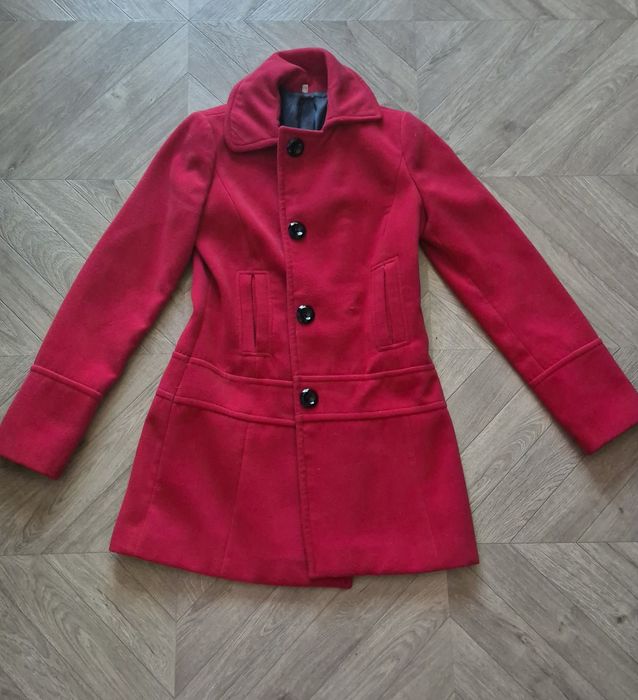 Palton roșu de stofă
