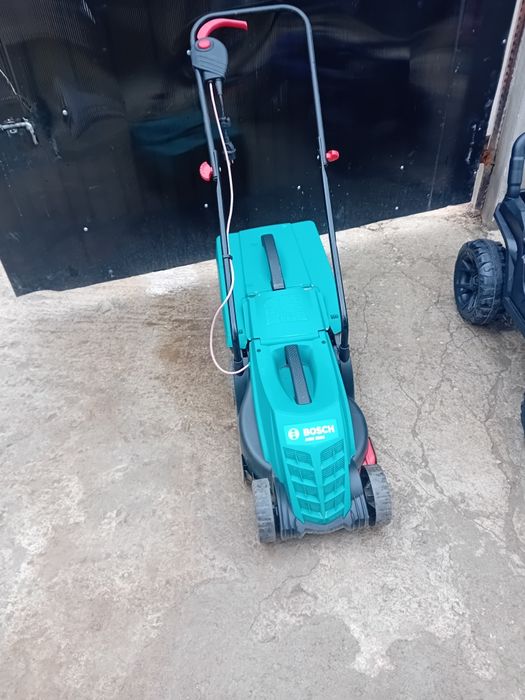 Masina de tuns iarba Bosch, electrica, 1200 W, 31 L, latime 32 cm