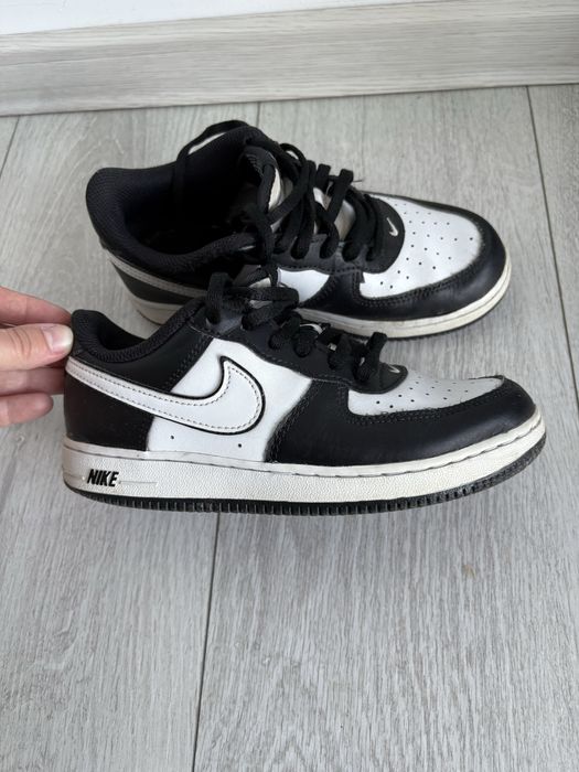 Adidasi tenisi Nike Air Force 1 Low