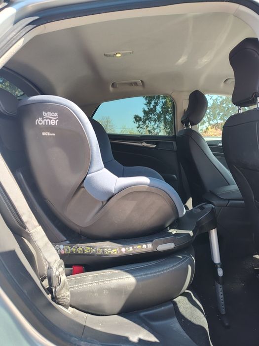 Scaun auto Britax rotativ pentru copii cu baza inclusa Dualfix M Plus i-size