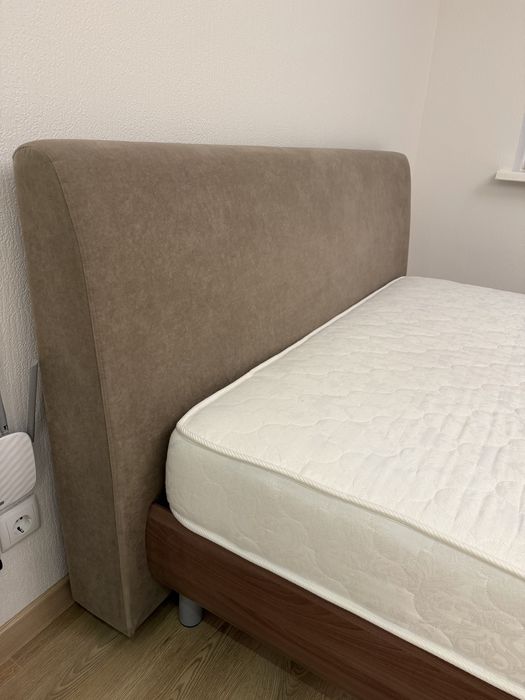 Кровать с матрасом 160*200