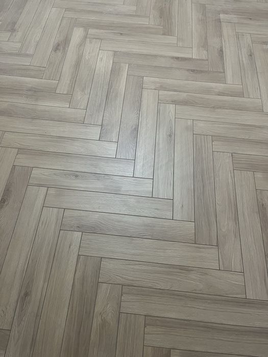 Укладка паркета , ламината ,кварц винила .