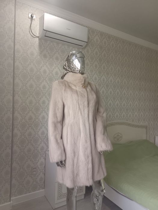 Шубы норка разные