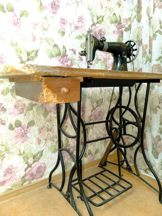Ножная швейная машина - антиквариат