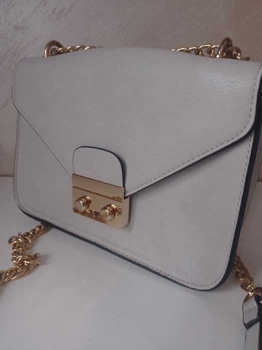 Малка чантичка през рамо