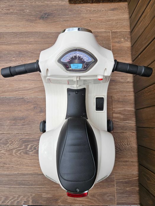 Vespa Motocicleta Electrica pentru Copii Baterie 6V Faruri si Claxon 18-36 luni Alba