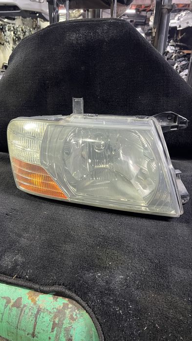 Передние фары Паджеро 3