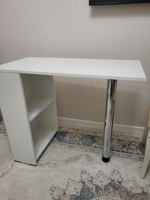 Маникюрный стол новый