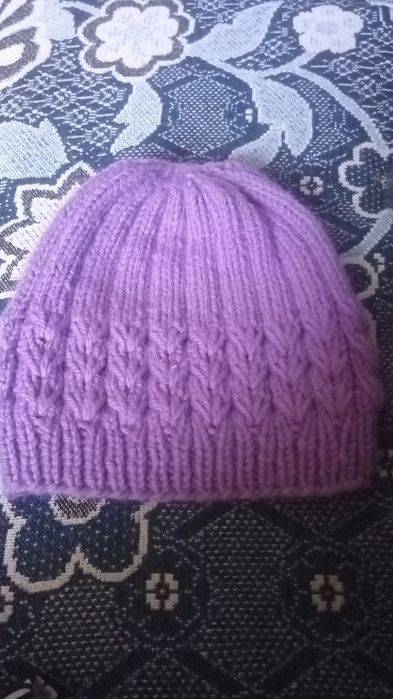 Продаю шапки женские.
