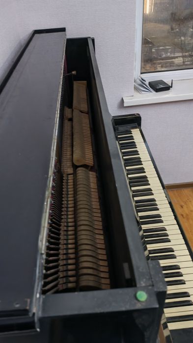 Пианино"Красный октябрь"