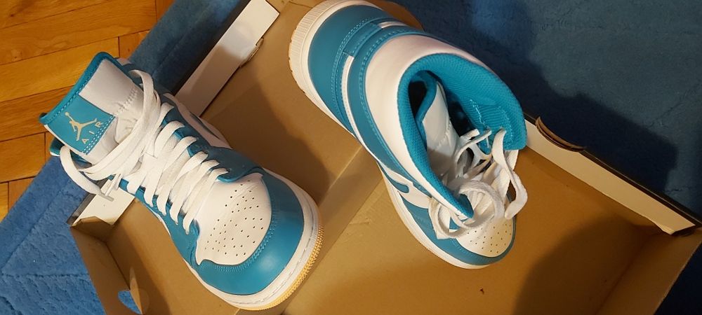 Nike Air Jordan 1 Mid,  43 номер, оригинал, купени в Нидерландия.