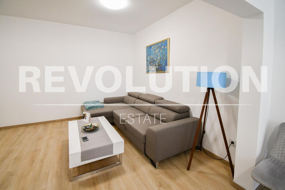 Дава се под наем Четиристаен апартамент в София, Център - 130 кв.м за 1350 € - Снимка #1