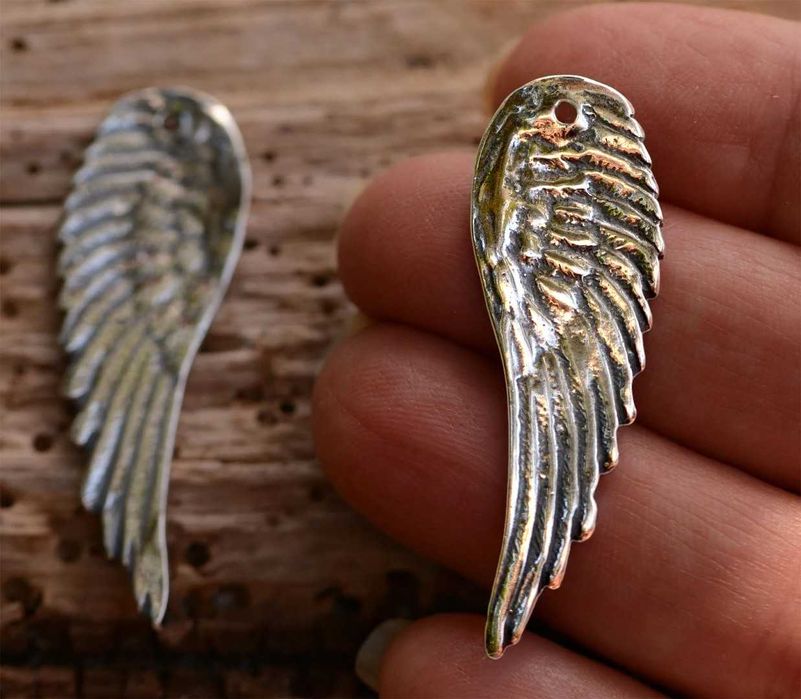 Сребърен медальон 925 ангелско крило – талисман за защита.