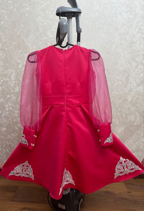 Продается детские костюмы для праздников