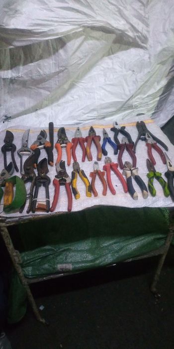 i. Scule vechi de altădată. Clești patenți foarfeci dălți cricheti.