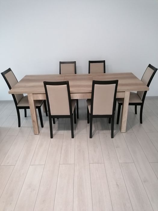 Vând masa cu 6 scaune