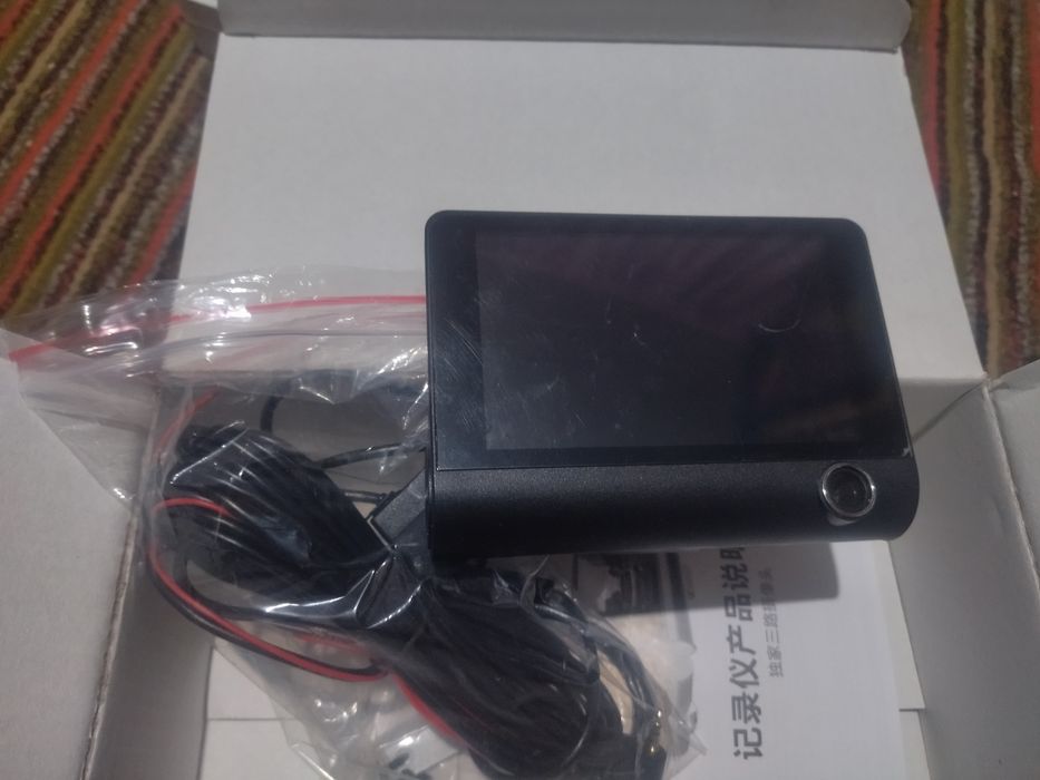 Видеорегистратор 3/1 салон+ задняя часть + с переде три камеры.