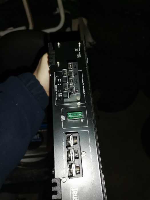 Subwoofer Magnat și stație Magnat