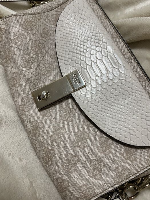 Дамска чанта Guess
