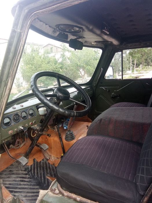 Yuk mashinasi Uaz sotiladi