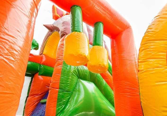 Надуваеми замъци под наем за цял ден