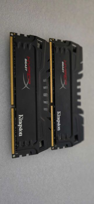Vand 16GB RAMI DDR3 (2x8) Kingston HYPER X BEAST pe 2400 MHZ