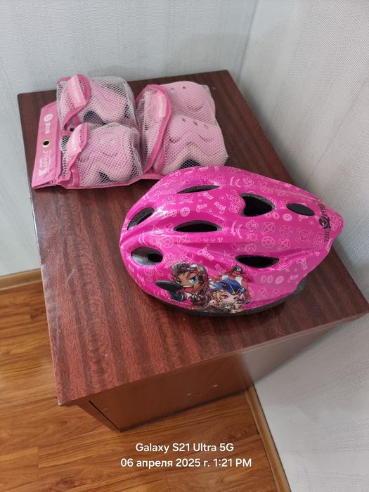 Продаётся защитный детский велошлем с комплектом защиты .