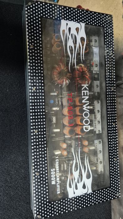 Сабвуфер мощный.