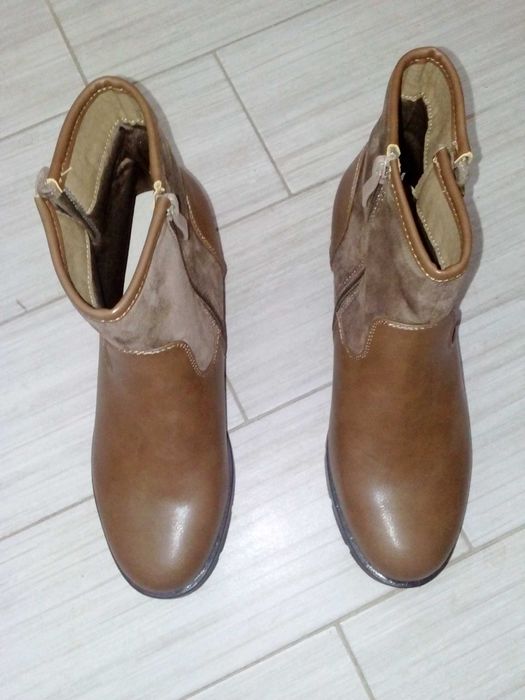 продавам  дамски  боти нови номер 39 love MOSCHINO