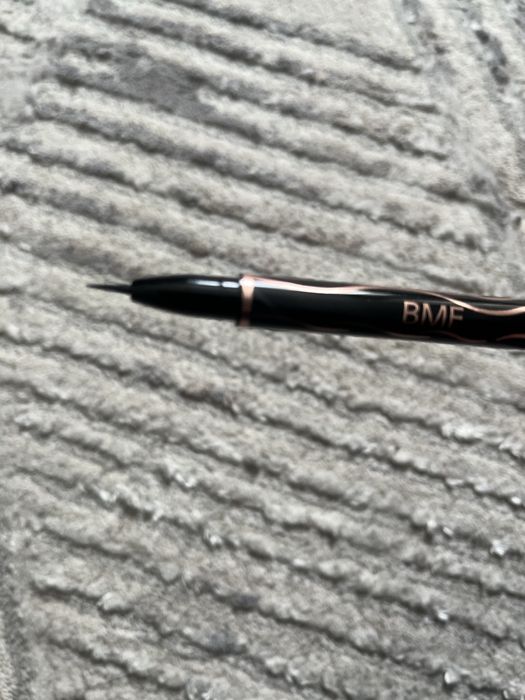 Подводки для глаз новые