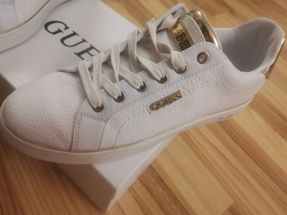 Pantofi sport de piele ecologica, cu monograma, Alb/Auriu 41