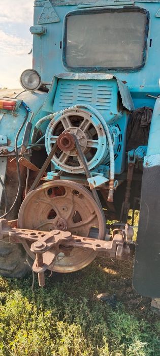 Продам трактор !!!