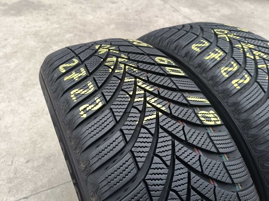Doua anvelope iarna 225 60 18 semperit speed grip 5 cu 7,5 mm 2722