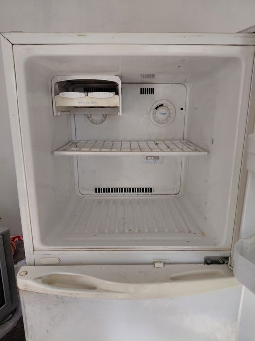 Холодильник LG, в рабочем состоянии
